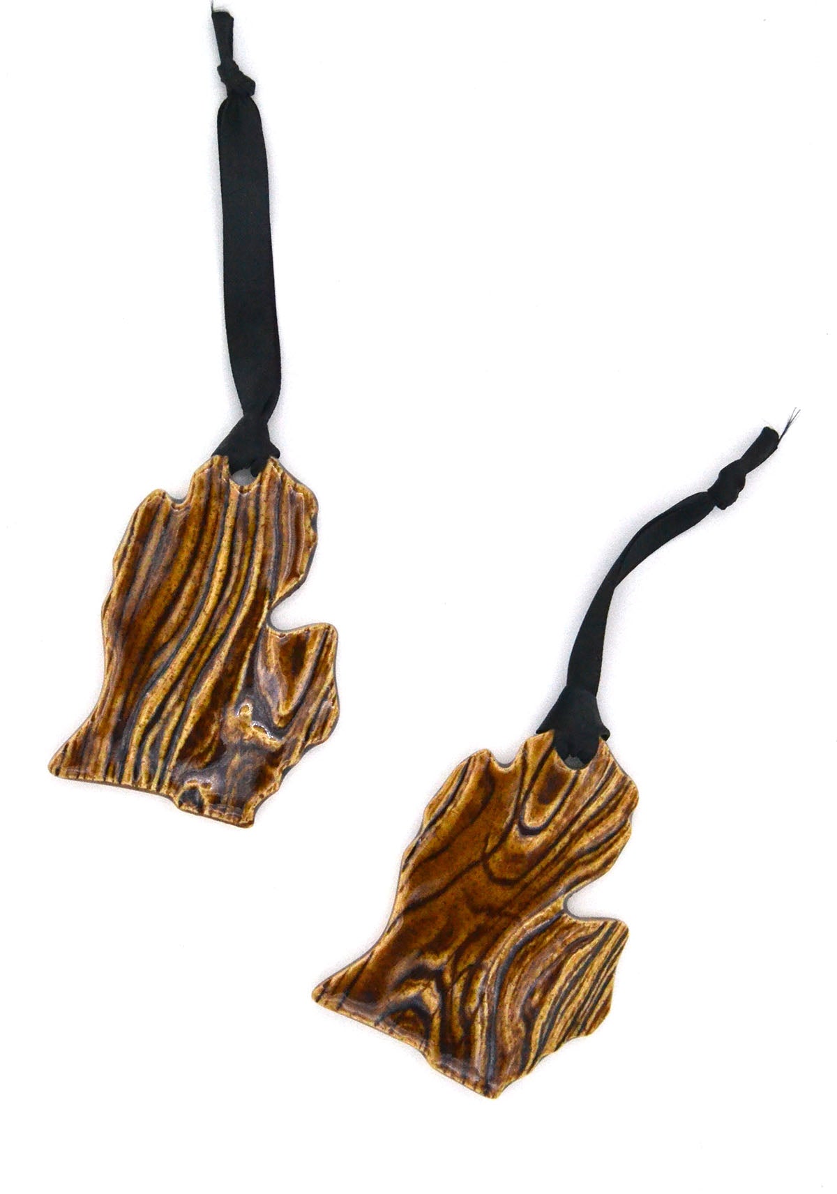 mitten ornament wood grain pattern
