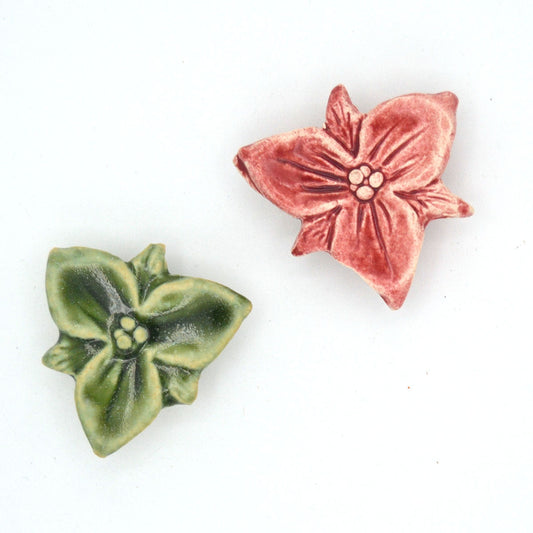 small trillium magnets in light pink or green