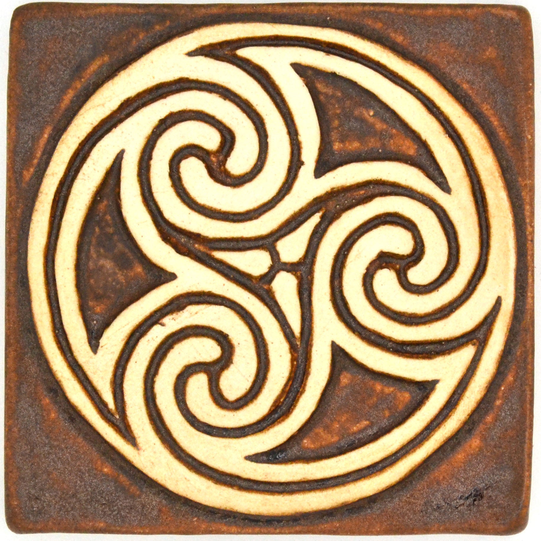 4x4 celtic triskele tile brown